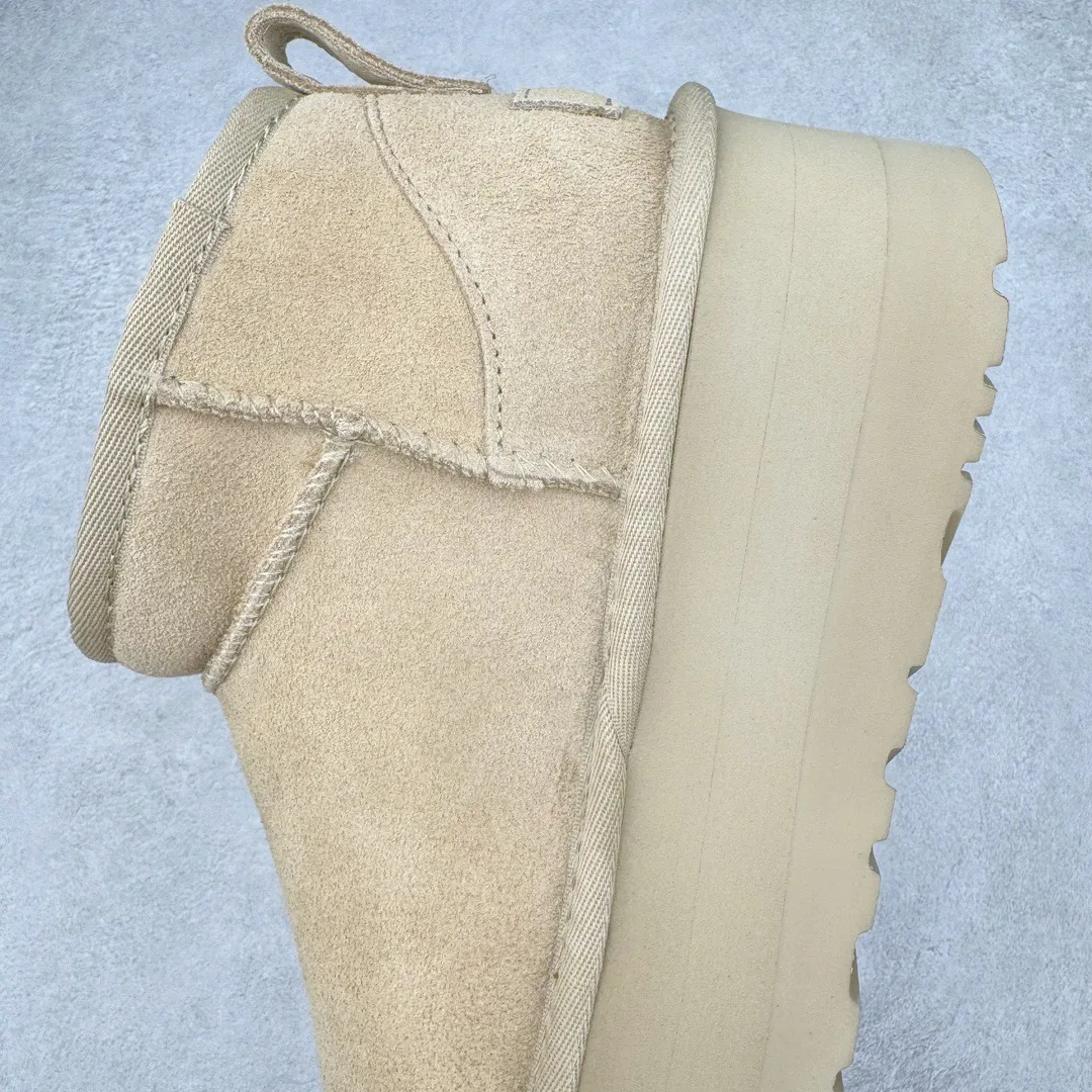 Pick up locally 💰520 UGG 5092 Zhou Dongyu Mini thick-soled autumn and winter sheep fur integrated snow boots. All shoes are made from ZP. Longfeng A-grade Australian imported sheep fur integrated brand OEM production line. Fully follow the ZP process. OEM original pattern maker. Adhering to the principle of no original shoes and no development selection. Pay attention to every detail. The most authentic version on the market. TREADLITE "Light Wing" technology outsole. Lightweight/durable/flexible/pile size: 35 36 37 38 39 40 41 42 Coding: by2936090